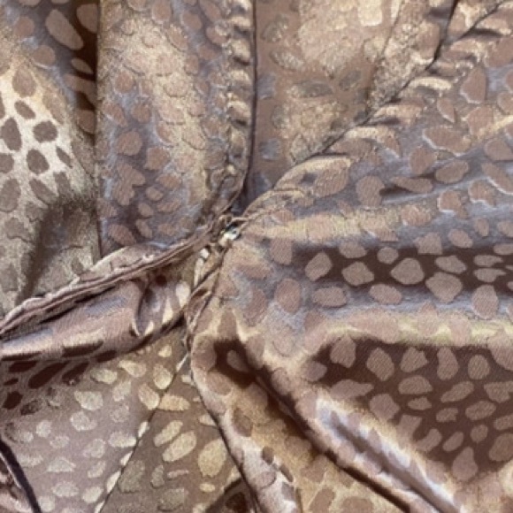 Light purple cheetah ruffle shirt - Picture 2 of 2